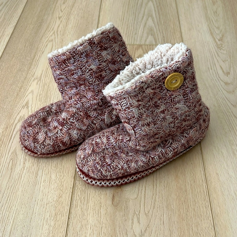 Muk Luks shoes | Women’s slipper | size 7-8 (medium)